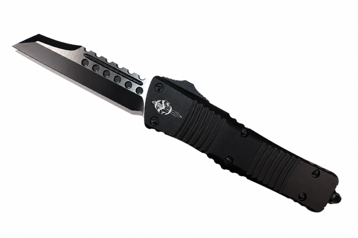 MICROTECH - Signature Series Combat Troodon in Tactical Black with Black Warhound Blade. Model # 219W-1TS