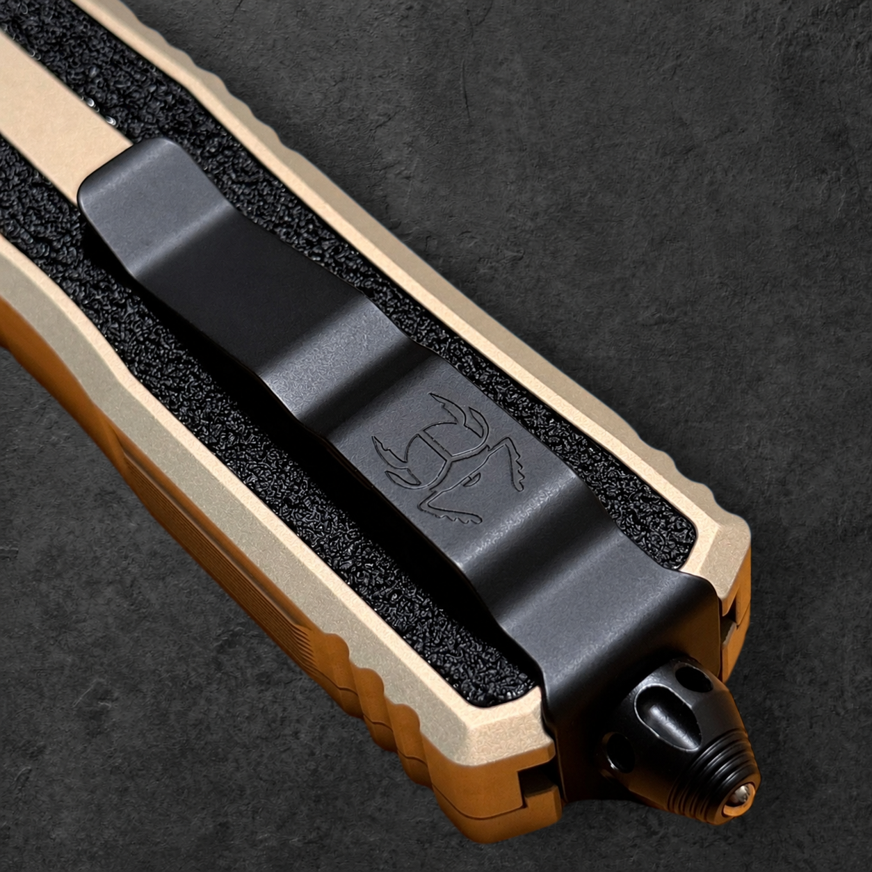 MICROTECH - Scarab II D/E-S Gen III in Sand W/ Black Full Serrated Blade Model: 1180-3 SN