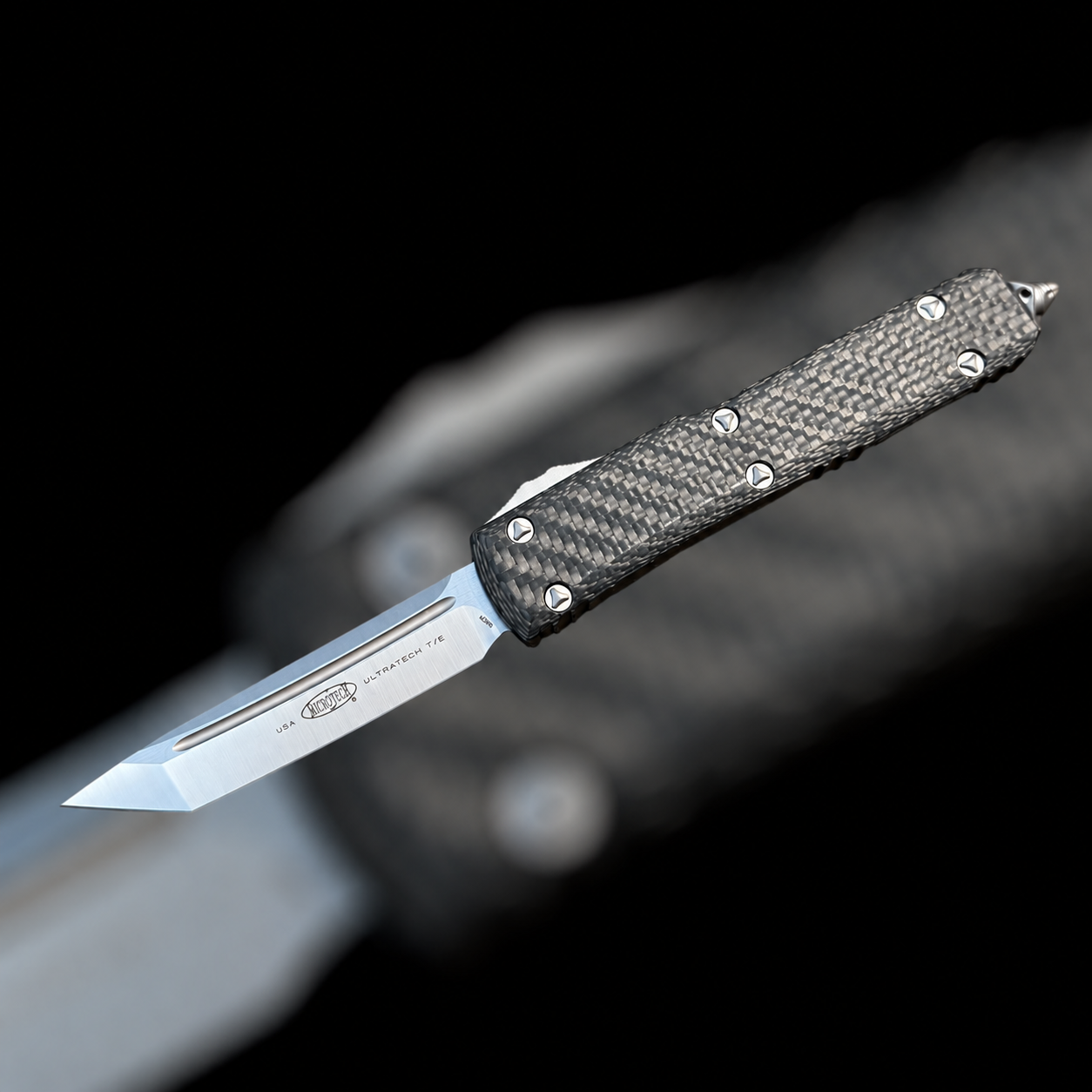 MICROTECH - Ultratech T/E in Carbon Fiber W/ Standard Edge Satin Finish Blade. Model # 123-4CFS