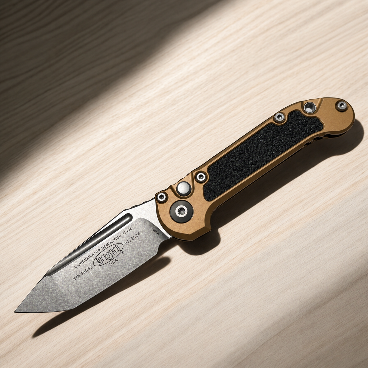 MICROTECH - LUDT T/E Gen III in Tan W/ Standard Edge Stonewash Blade. Model # 1136-10 TA