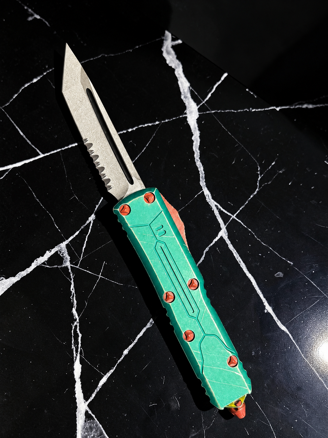 MICROTECH - Signature Series UTX-85 Bounty Hunter W/ T/E Partial Serrated Apocalyptic Blade. Model # 233-11 BH