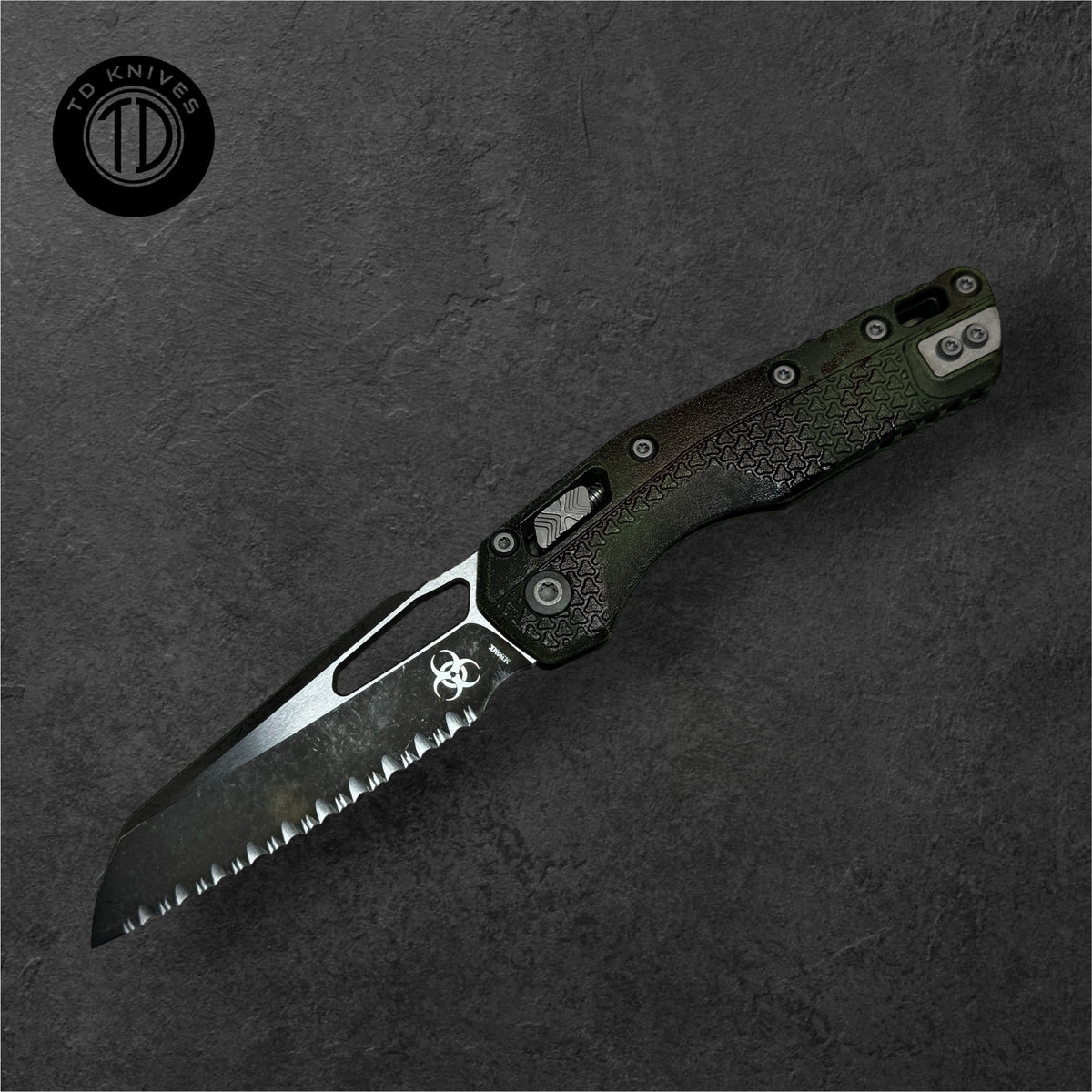 Microtech Models MICROTECH - Signature Series MSI Outbreak W/ Full Serrated Blade. Mode ...